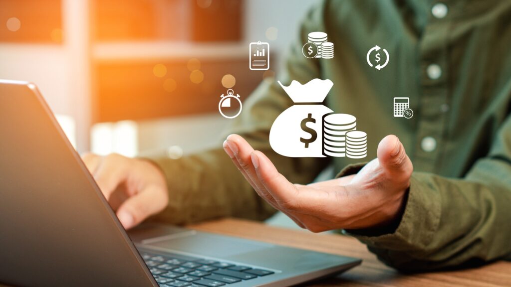 Laptop mit Finanzsymbolen | Photovoltaik Tübingen